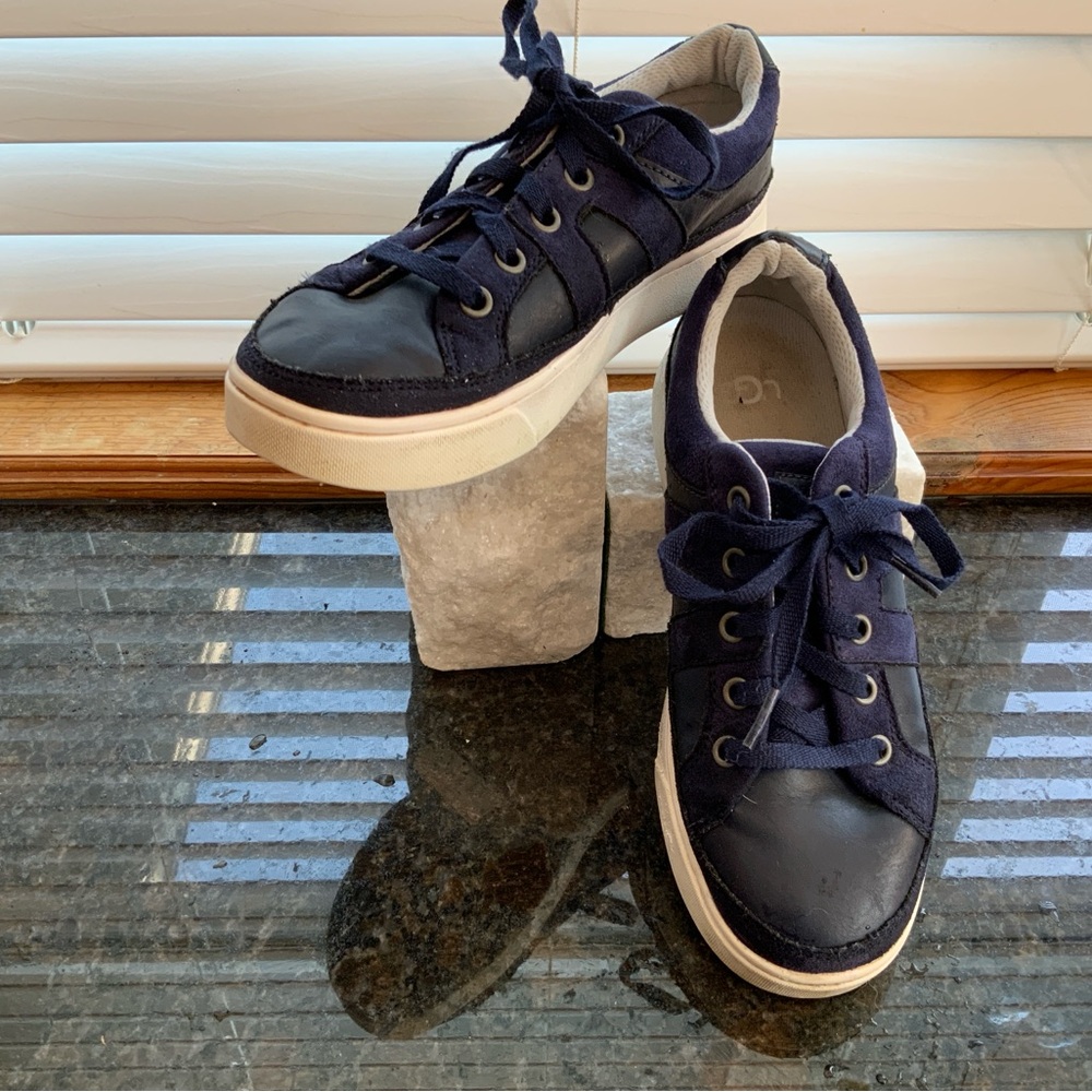 UGG boys size 4 Blue leather sneakers